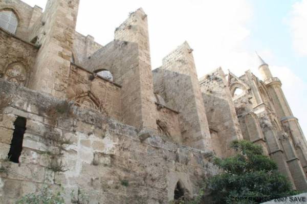 Mimari Özellikler  - Flying Buttresses